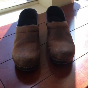 Dansko clogs women’s